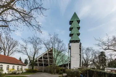 Evangelische Kirche Neu-Westend und Gemeindesaal 